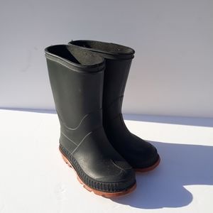 Childrens rain boots.  Size 7.